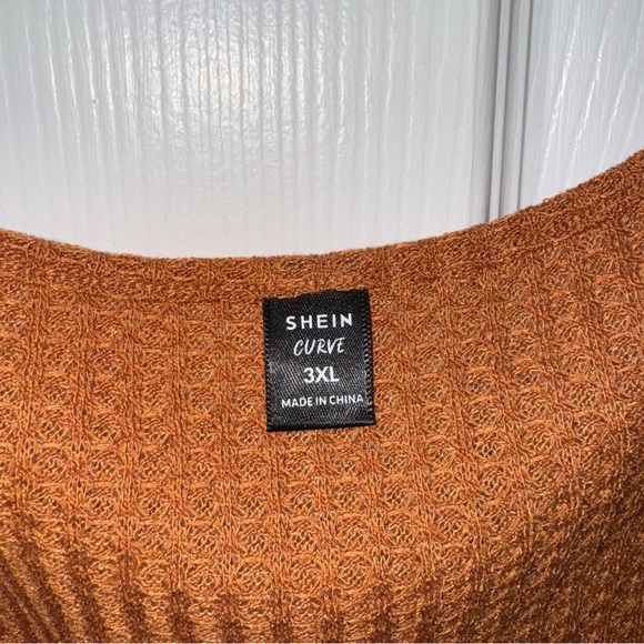 NWOT Plus Size Blouse - Picture 3 of 3